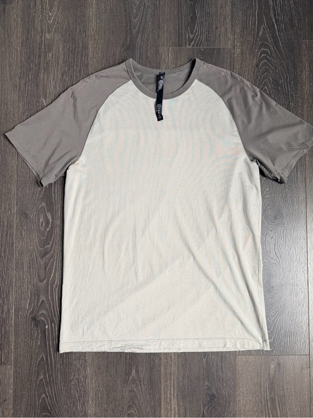 Men's Short-Sleeve TwoTone Raglan Crewneck Light Gray/Beige Size Large Lululemon - Picture 2 of 6